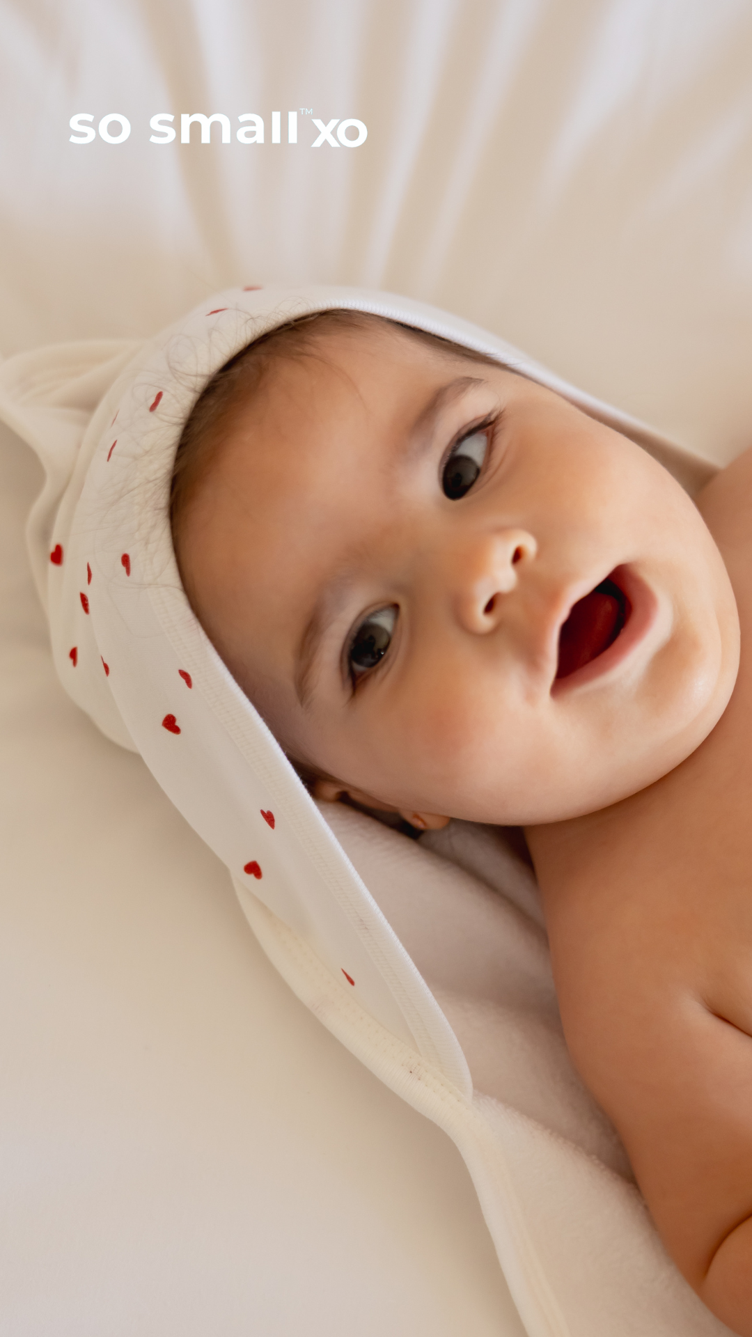 so small xo Hooded Towel- Tiny Hearts