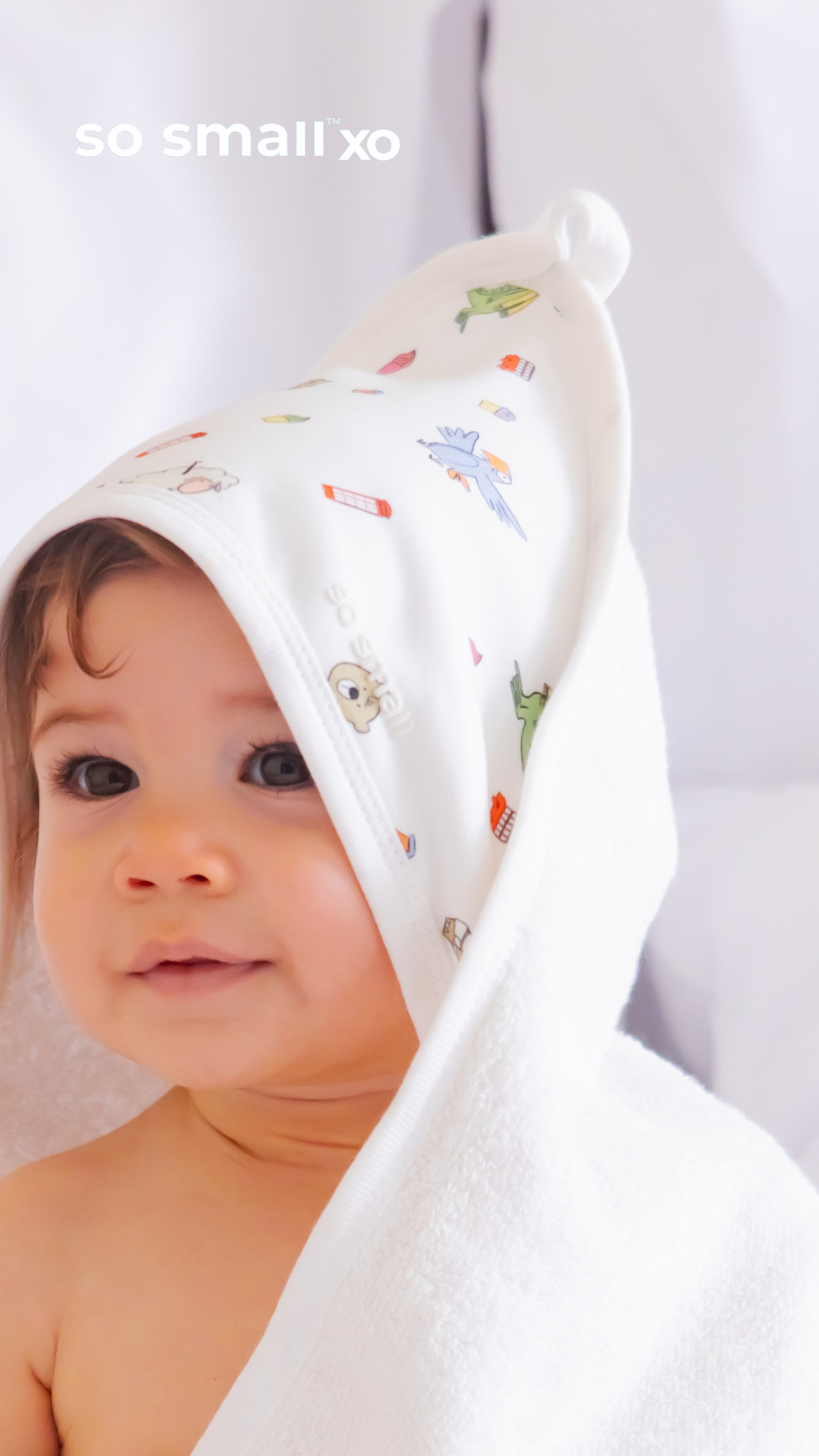 so small xo Hooded Bath Towel- Playdates & Cupcakes