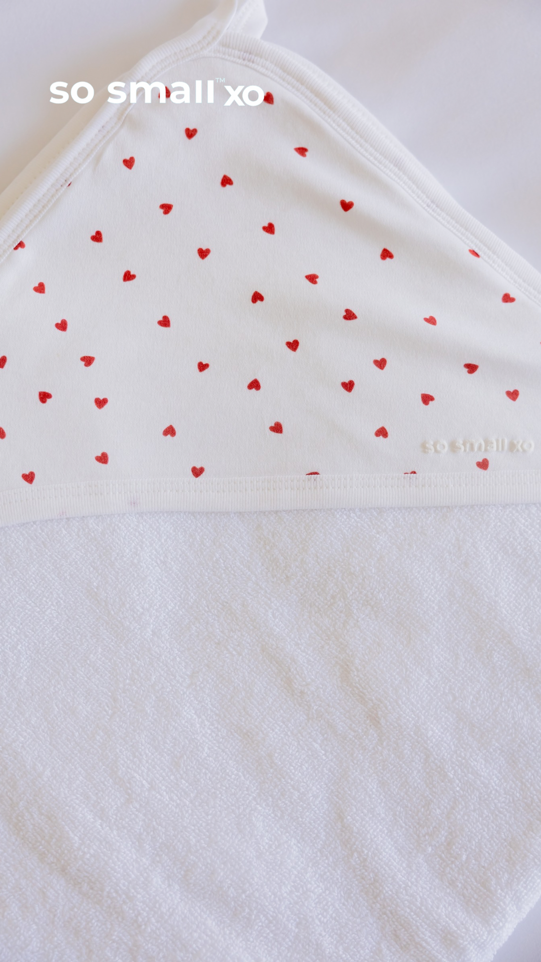 so small xo Hooded Towel- Tiny Hearts