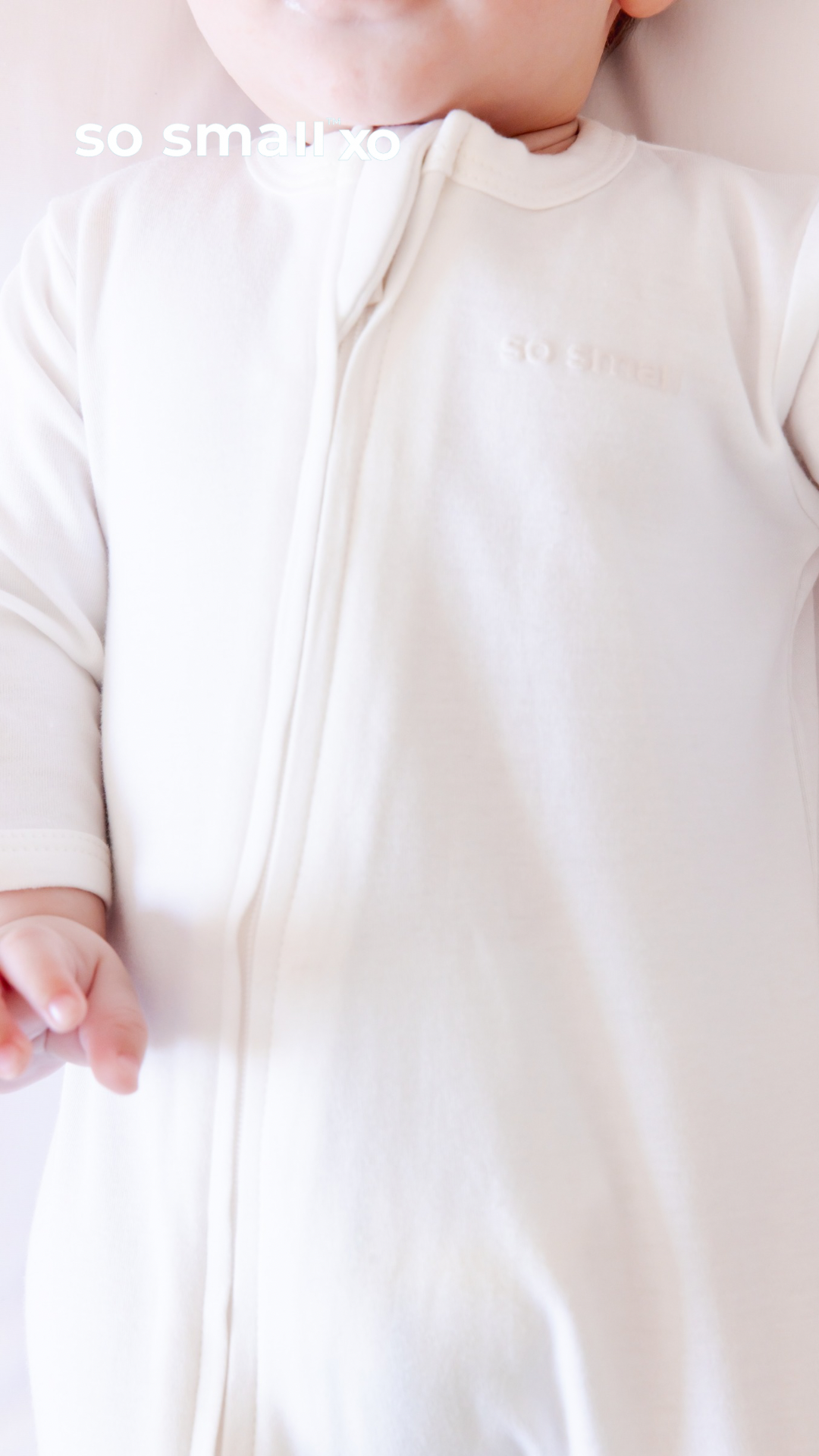 so small xo Zipper Footie - Off White