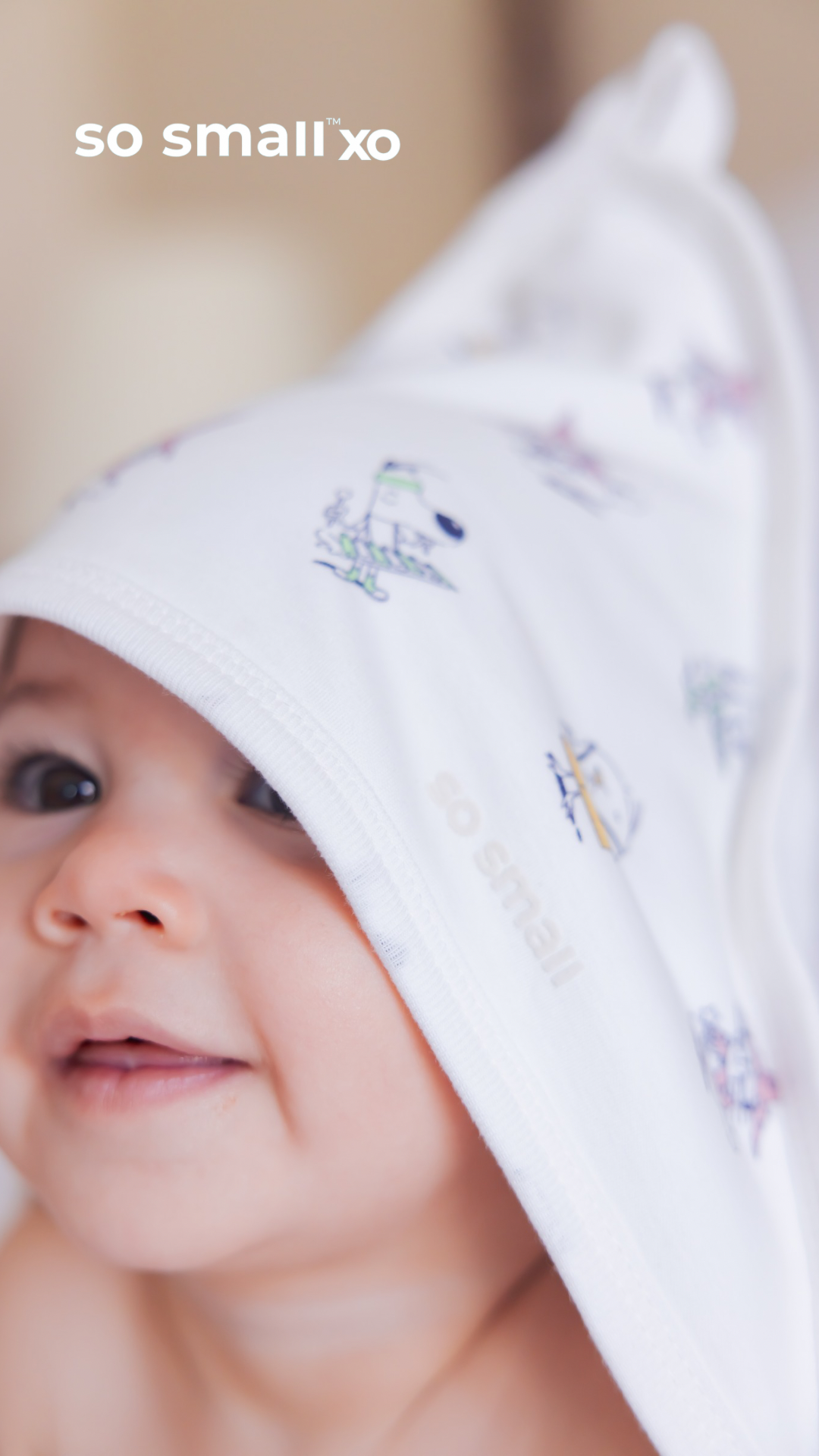 so small xo Hooded Bath Towel- Carnival