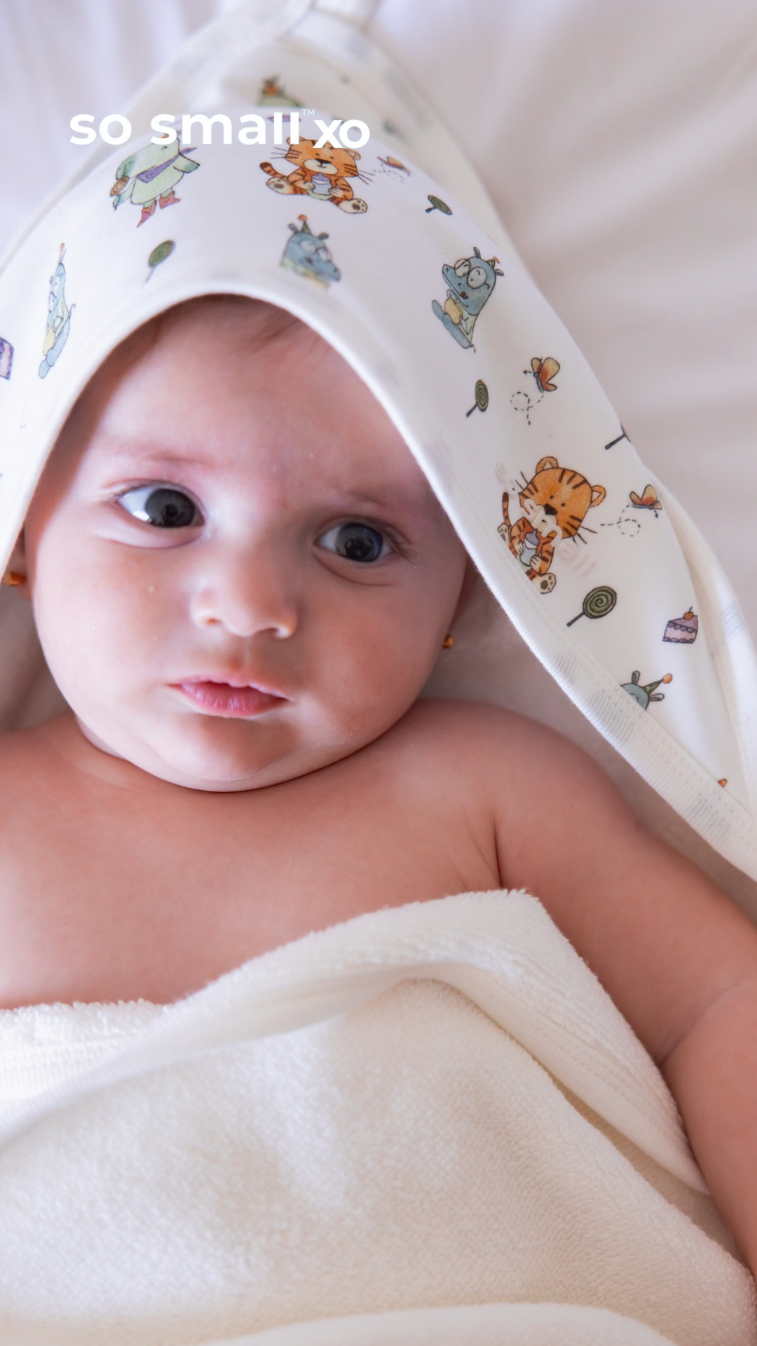 so small xo Hooded Bath Towel- Sweetheart Picnics