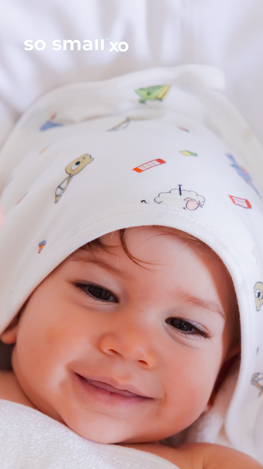 so small xo Hooded Bath Towel- Playdates & Cupcakes