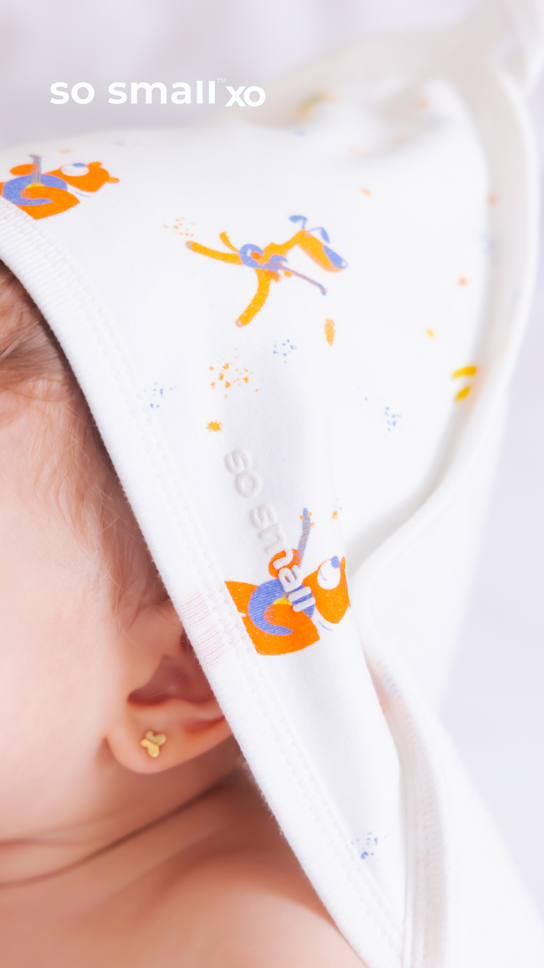 so small xo Hooded Bath Towel- Dance with Me