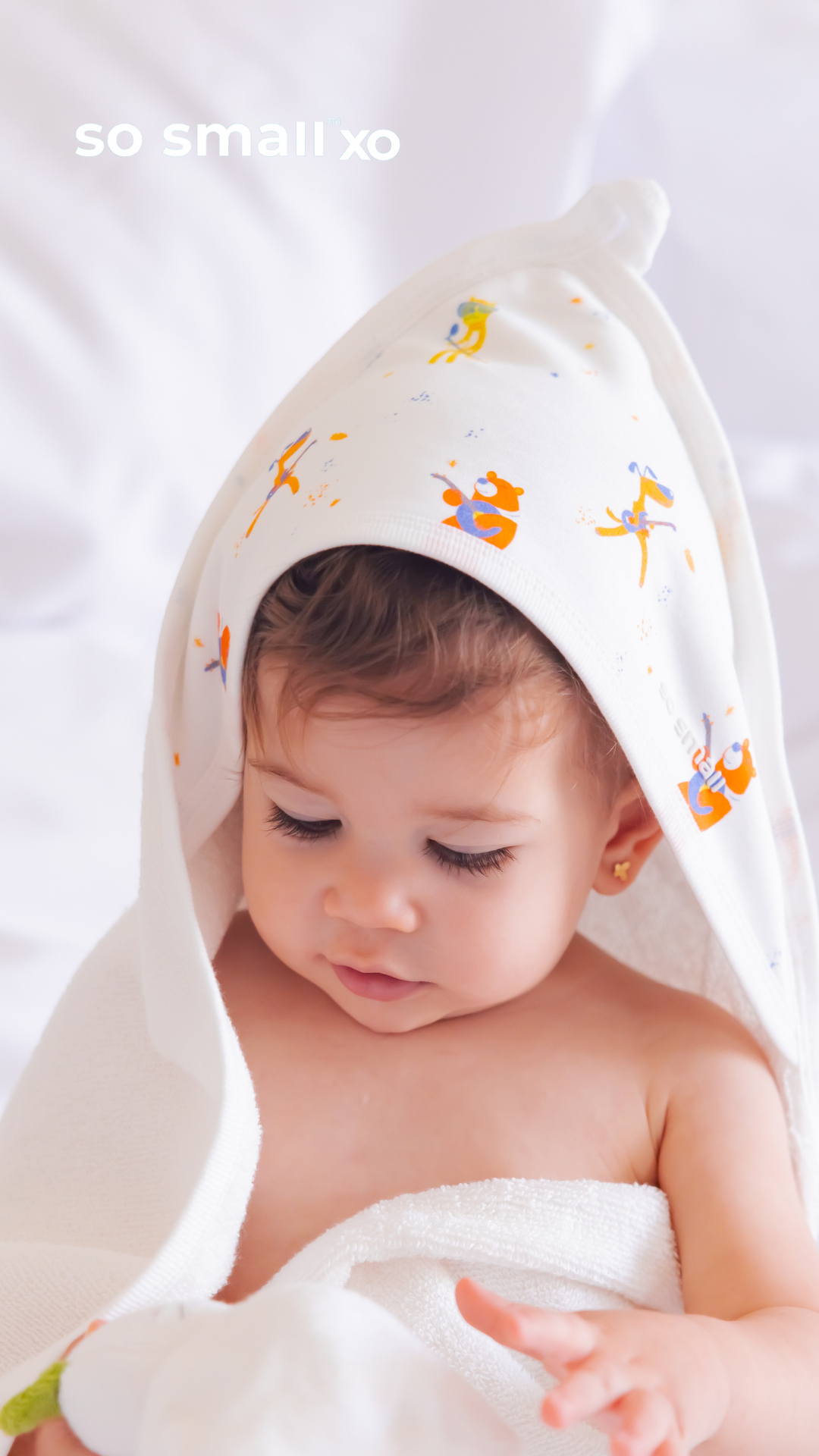 so small xo Hooded Bath Towel- Dance with Me