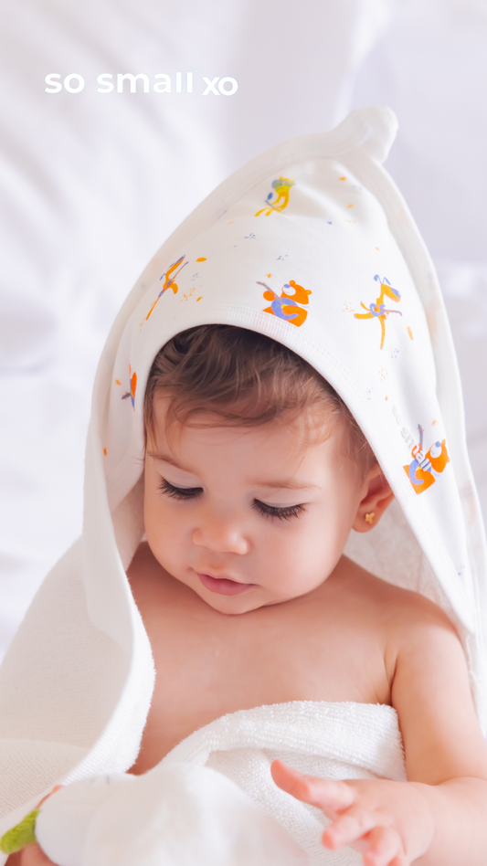 so small xo Hooded Bath Towel- Dance with Me