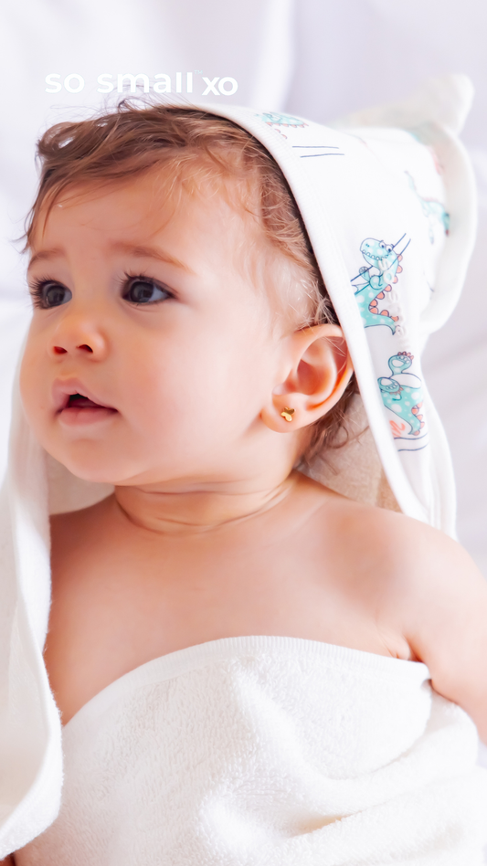 so small xo Hooded Bath Towel- Weeee