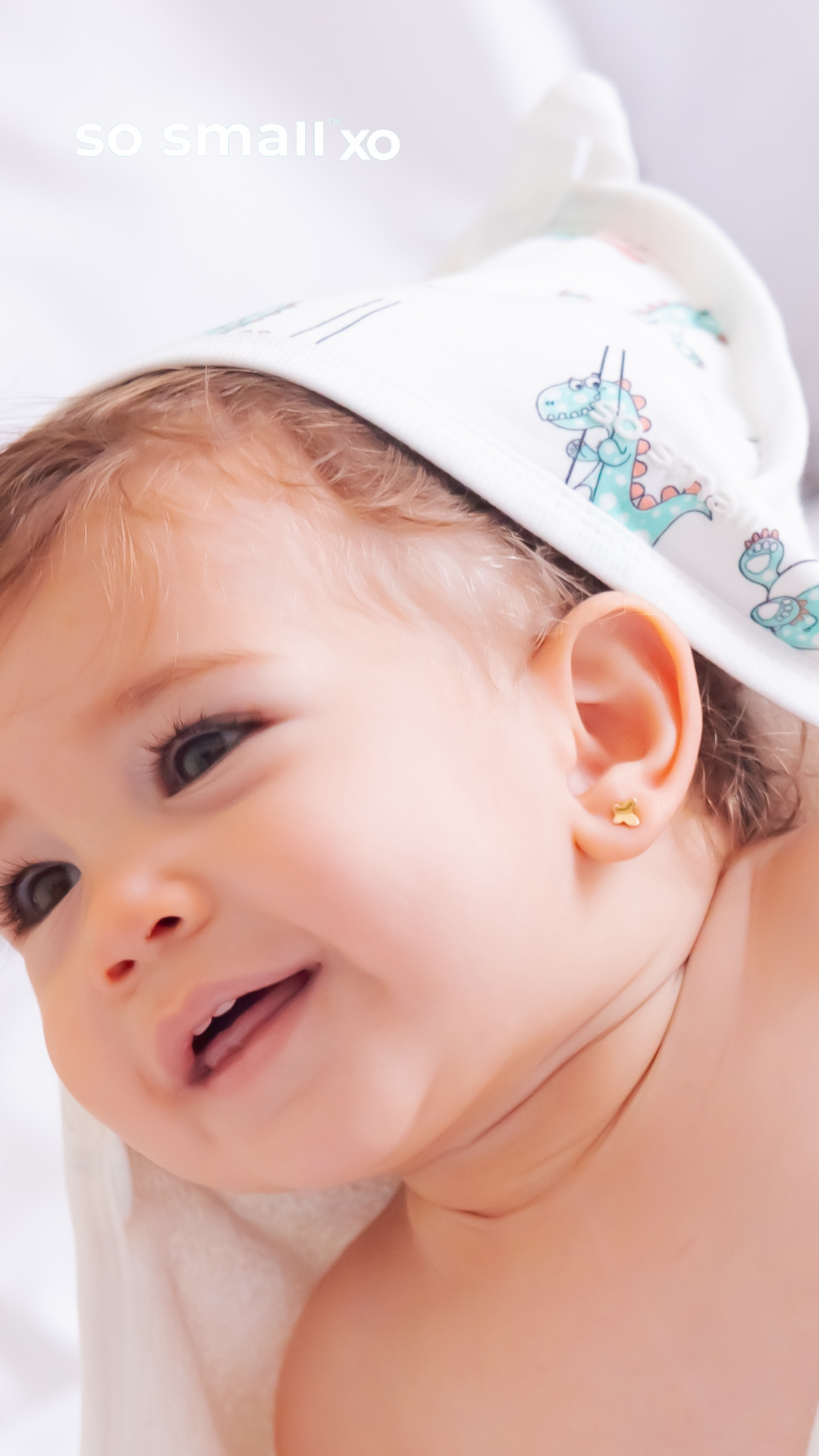 so small xo Hooded Bath Towel- Weeee