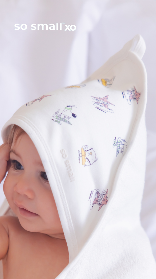 so small xo Hooded Bath Towel- Carnival