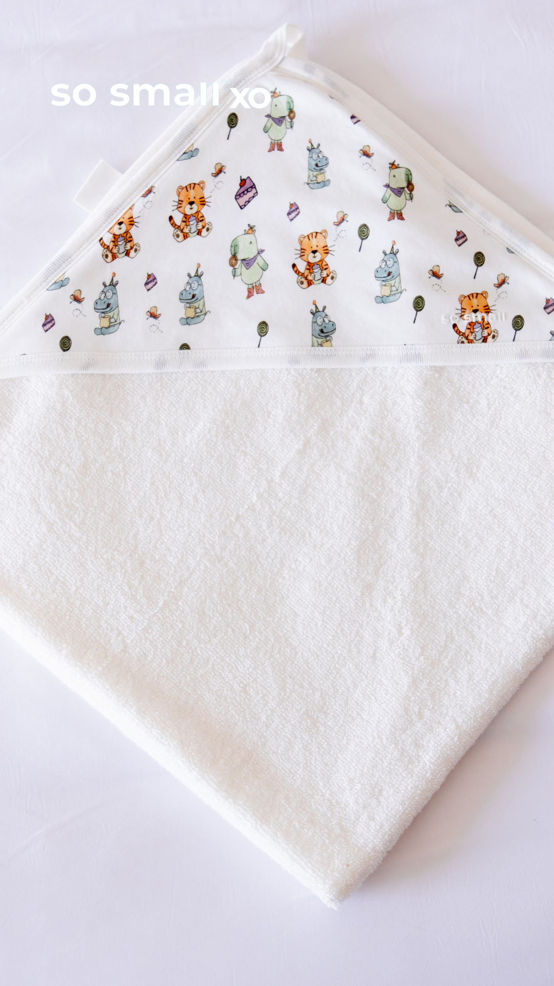 so small xo Hooded Bath Towel- Sweetheart Picnics