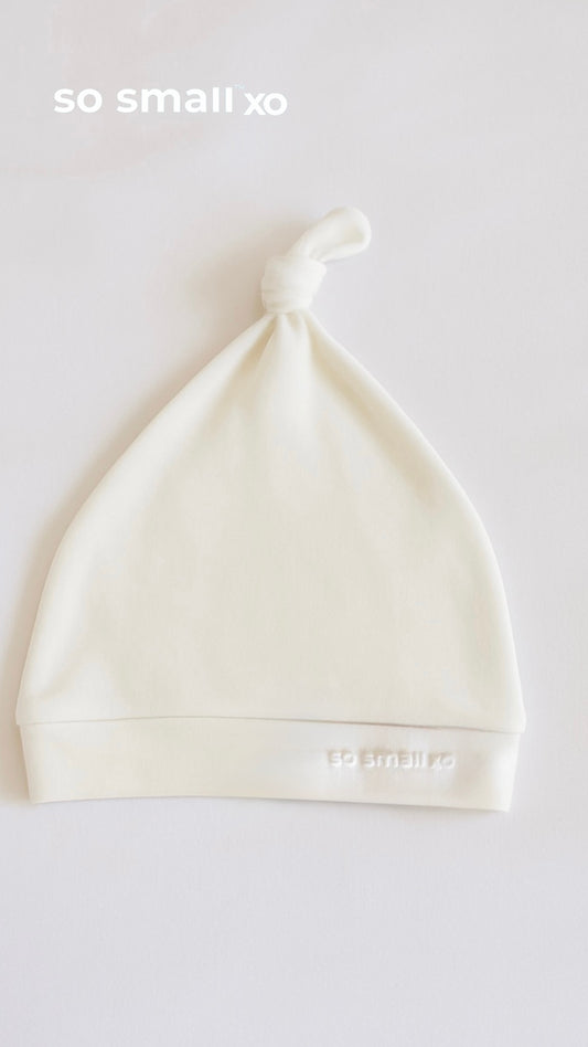so small xo Knotted Beanie- Off White